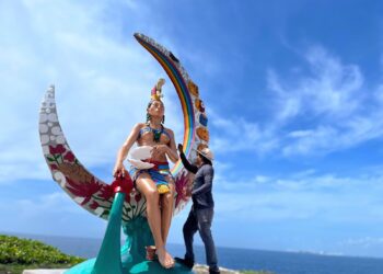 Da Gobierno de Isla Mujeres mantenimiento a las esculturas de Punta Sur