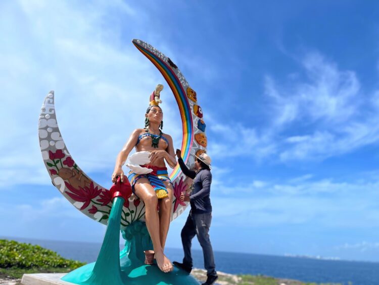 Da Gobierno de Isla Mujeres mantenimiento a las esculturas de Punta Sur