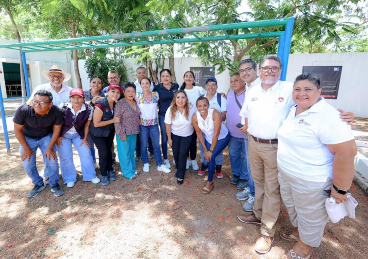 Ana Paty Peralta supervisa COBUS 220 para fomentar el desarrollo social