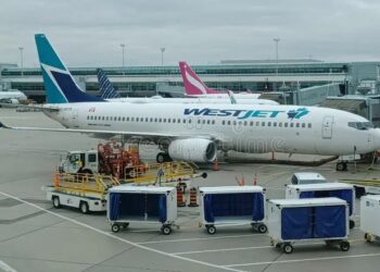 Ordenan pagar por vacaciones canceladas a Cancún a agencia de viajes de Canadá