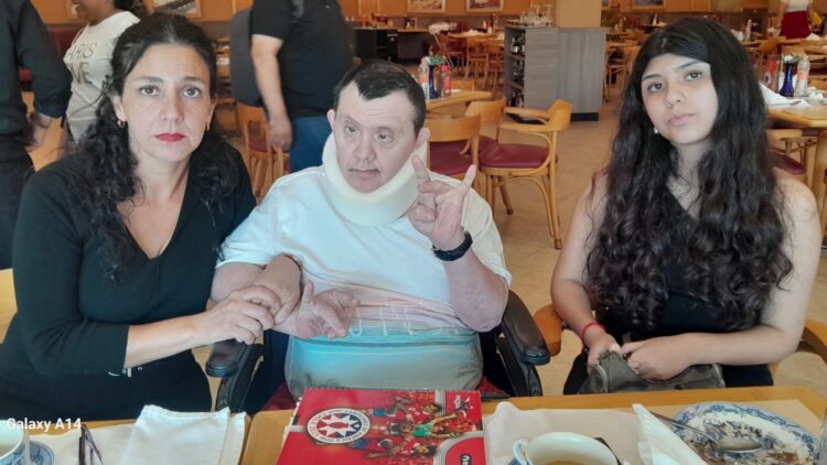 Queda turista cuadripléjico luego de caer de rampa en muelle de Xcaret