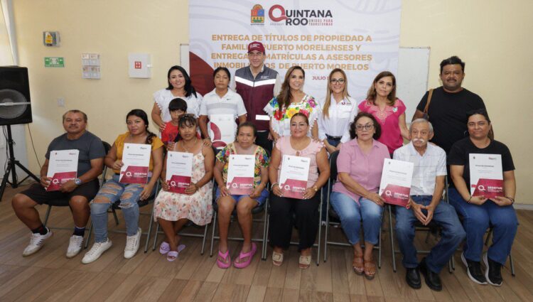 Llega a su fin larga espera para familias que recibieron títulos de propiedad de Puerto Morelos