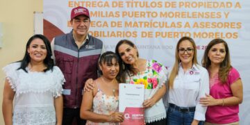 Mara Lezama entrega títulos de propiedad a familias de Leona Vicario tras décadas de espera