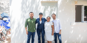 Estefanía Mercado y Pablo Bustamante supervisan acciones de mejoramiento de vivienda en Playa del Carmen