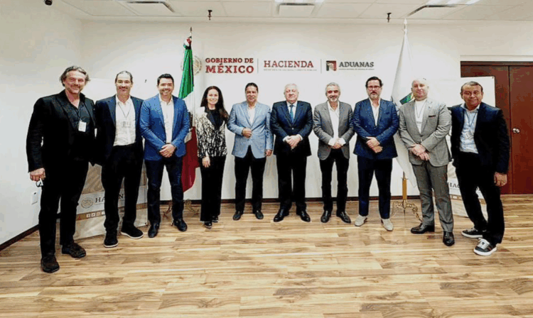 Empresarios Tulum y la Riviera Maya reconocen al titular de la Agencia Nacional de Aduanas, Rafael Marín Mollinedo