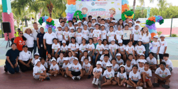 Convive Atenea Gómez con niñas y niños del curso de verano “Baaxlo’ob Paalalo’ob”