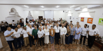 Reconoce IEQROO trayectoria y dedicación de funcionarios con 15, 20 y 25 años de servicio