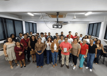 IEQROO imparte plática "Las netas de la democracia"