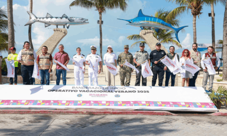 Encabeza Atenea Gómez banderazo de inicio del Operativo Vacacional de Verano 2025 en Isla Mujeres