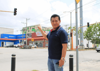 Cumple Chucho Pool a los cancunenses y gestiona reparación de semáforos