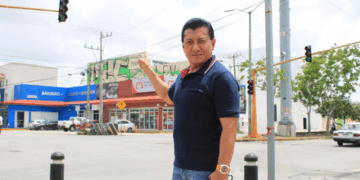 Cumple Chucho Pool a los cancunenses y gestiona reparación de semáforos