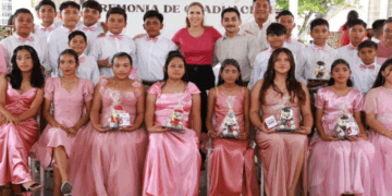 Atenea Gómez, con cercania y cariño, acompaña a la niñez de Isla Mujeres en el cierre de su ciclo escolar
