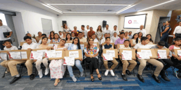 Mara Lezama premia el esfuerzo y la excelencia de estudiantes destacados en la Olimpiada del Conocimiento 2025