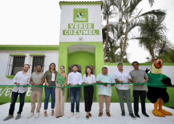 Karen Castrejón y Renán Sánchez Tajonar inauguran la Casa Verde en Cozumel