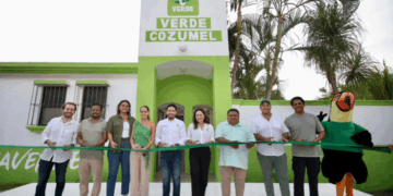 Karen Castrejón y Renán Sánchez Tajonar inauguran la Casa Verde en Cozumel