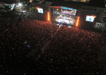 Vibran 20 mil personas con la presentación de Bobby Pulido en la Plaza 28 de Julio durante la Feria del Carmen 2025
