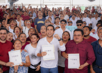 Anuncia Gino Segura más de 12 mil firmas para solicitar la cancelación del cuarto muelle en Cozumel