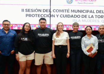 Refuerza Atenea Gómez acciones para preservar a la tortuga marina en Isla Mujeres