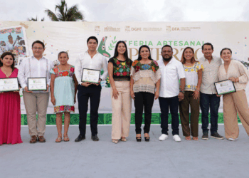 Blanca Merari inaugura la Feria Artesanal "Puerto Mágico"