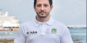 Celebra Renán Sánchez la suspensión del cuarto muelle en Cozumel