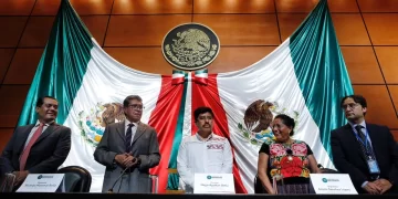 Aguilar se compromete a "hacer mucho" y bajar salarios en SCJN