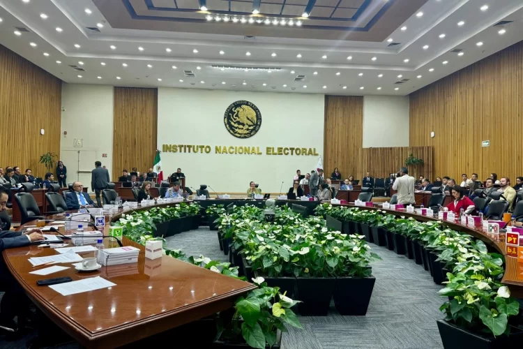 Ex consejeros y ex magistrados piden al INE amplio consenso para la reforma electoral