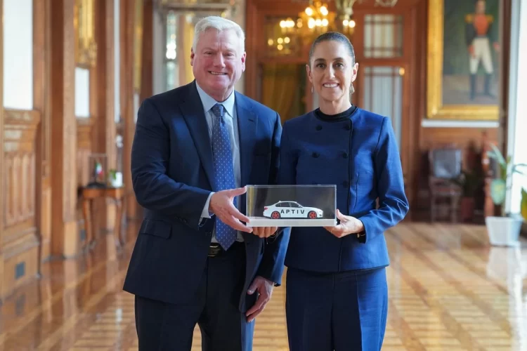 Sheinbaum recibe a Kevin P. Clark, ejecutivo de la manufacturera Aptiv