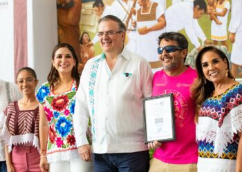 Artesanos y productores playenses reciben certificados Hecho en México