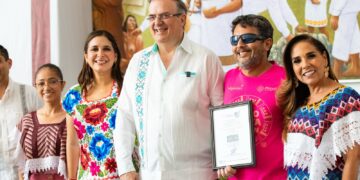 Artesanos y productores playenses reciben certificados Hecho en México