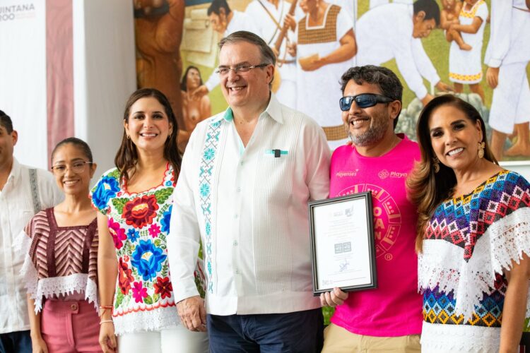 Artesanos y productores playenses reciben certificados Hecho en México
