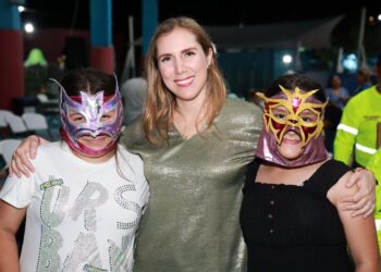Lucha Libre “Furia en el Caribe” llena de emoción y unión familiar las Fiestas de Fundación de Isla Mujeres