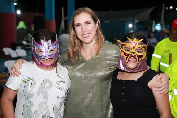 Lucha Libre “Furia en el Caribe” llena de emoción y unión familiar las Fiestas de Fundación de Isla Mujeres