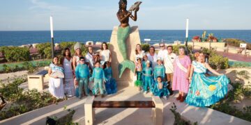 Isla Mujeres rinde homenaje a sus mujeres con la develación de la escultura “Mujer Isleña” en el Malecón Caribe