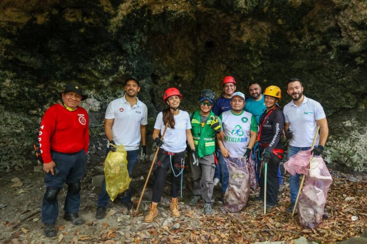 Fortalece Ana Paty Peralta la conservación de cenotes urbanos