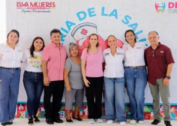 DIF Isla Mujeres y la Beneficencia Pública acercan servicios médicos gratuitos con la Feria de la Salud