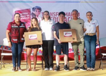 Atenea Gómez Ricalde inicia entrega de computadoras a jóvenes estudiantes de bachillerato y universidad en Isla Mujeres