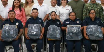 Atenea Gómez Ricalde fortalece la seguridad en Isla Mujeres con entrega de uniformes y equipamiento policial en el C2 de Costa Mujeres