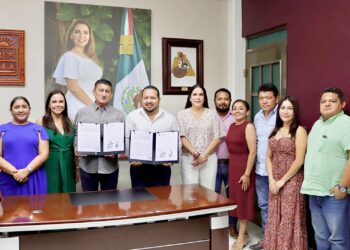 TEQROO y Ayuntamiento de Bacalar firman convenio para fortalecer la cultura democrática