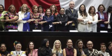 "No habrá marcha atrás" en política social a favor de las mujeres: Gobernación