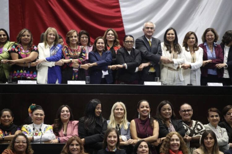 "No habrá marcha atrás" en política social a favor de las mujeres: Gobernación