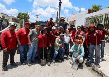 Ana Paty Peralta supervisa trabajos de bacheo en la ciudad