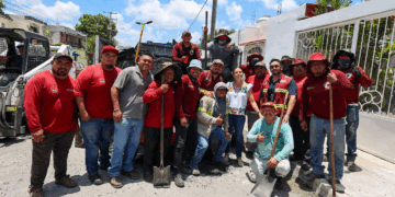 Ana Paty Peralta supervisa trabajos de bacheo en la ciudad
