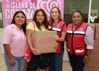 Entrega Atenea Gómez apoyos alimentarios del Programa “Isleña de Corazón” en Zona Continental