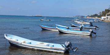 Ven lancheros de Playa del Carmen actividad turística lenta, pero confían en un buen agosto