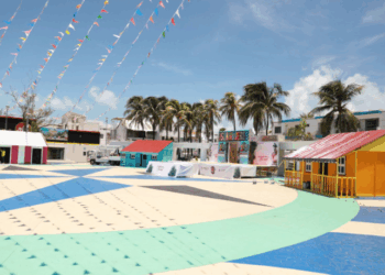 Mejora Gobierno Municipal imagen de la Parroquia de la Inmaculada Concepción y sus alrededores en el marco de las Fiestas de Fundación de Isla Mujeres