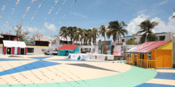 Mejora Gobierno Municipal imagen de la Parroquia de la Inmaculada Concepción y sus alrededores en el marco de las Fiestas de Fundación de Isla Mujeres