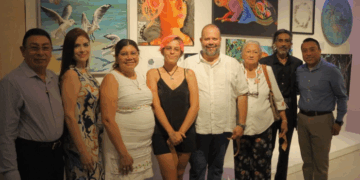 Inauguran en Puerto Morelos exposición "Entre Selvas, Manglares, Corales y Pinceles" con gran muestra de artistas plásticos