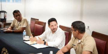 Renán Sánchez se reúne con autoridades navales para la protección de la  Laguna de Bacalar