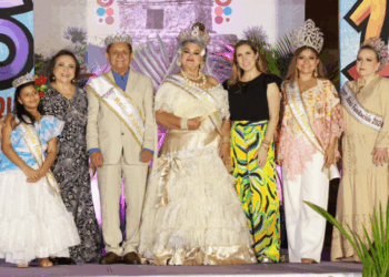 Atenea Gómez corona a los Reyes de Fundación 2025 en el marco del 175 Aniversario de la Fundación de Isla Mujeres
