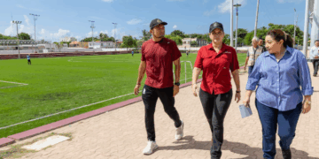 La Unidad Deportiva Playa del Carmen estrena pasto sintético